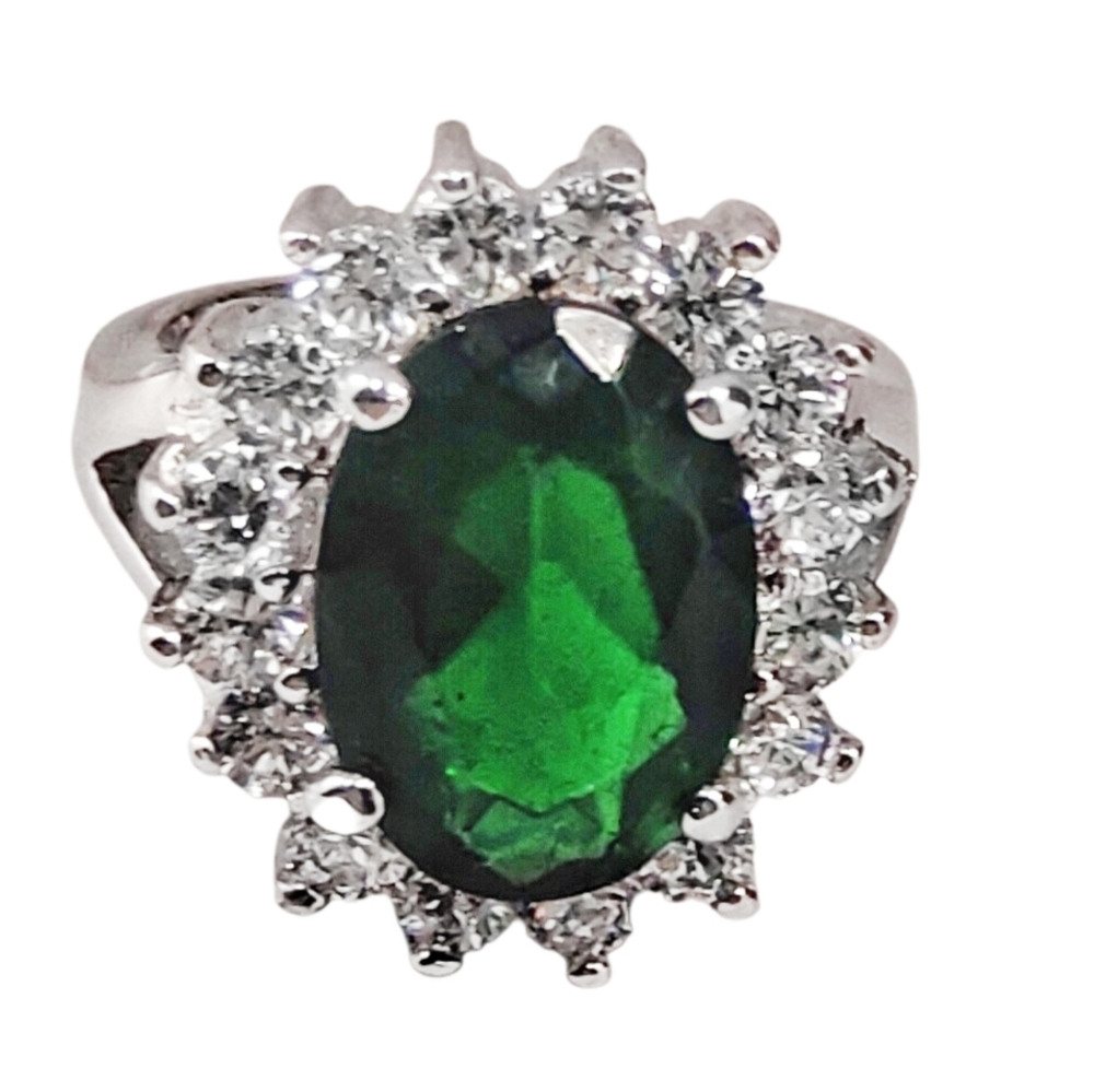 Gorgeous Sterling Silver Clear Stones With EmeraldGreen Stone Ring, Size 6